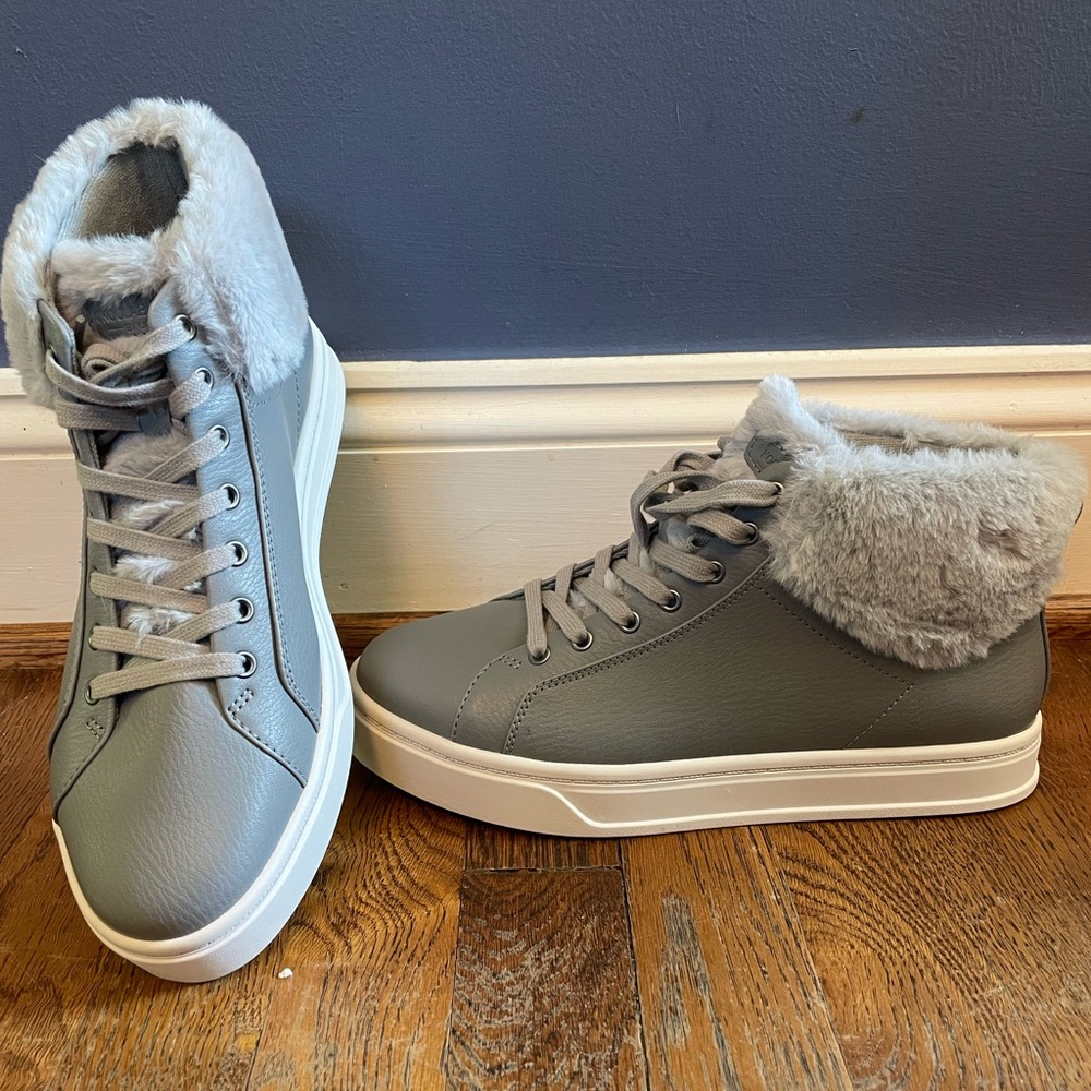 NEW Koolaburra by UGG women’s fuzzy lace up ankle boots, size 9 Grey gray